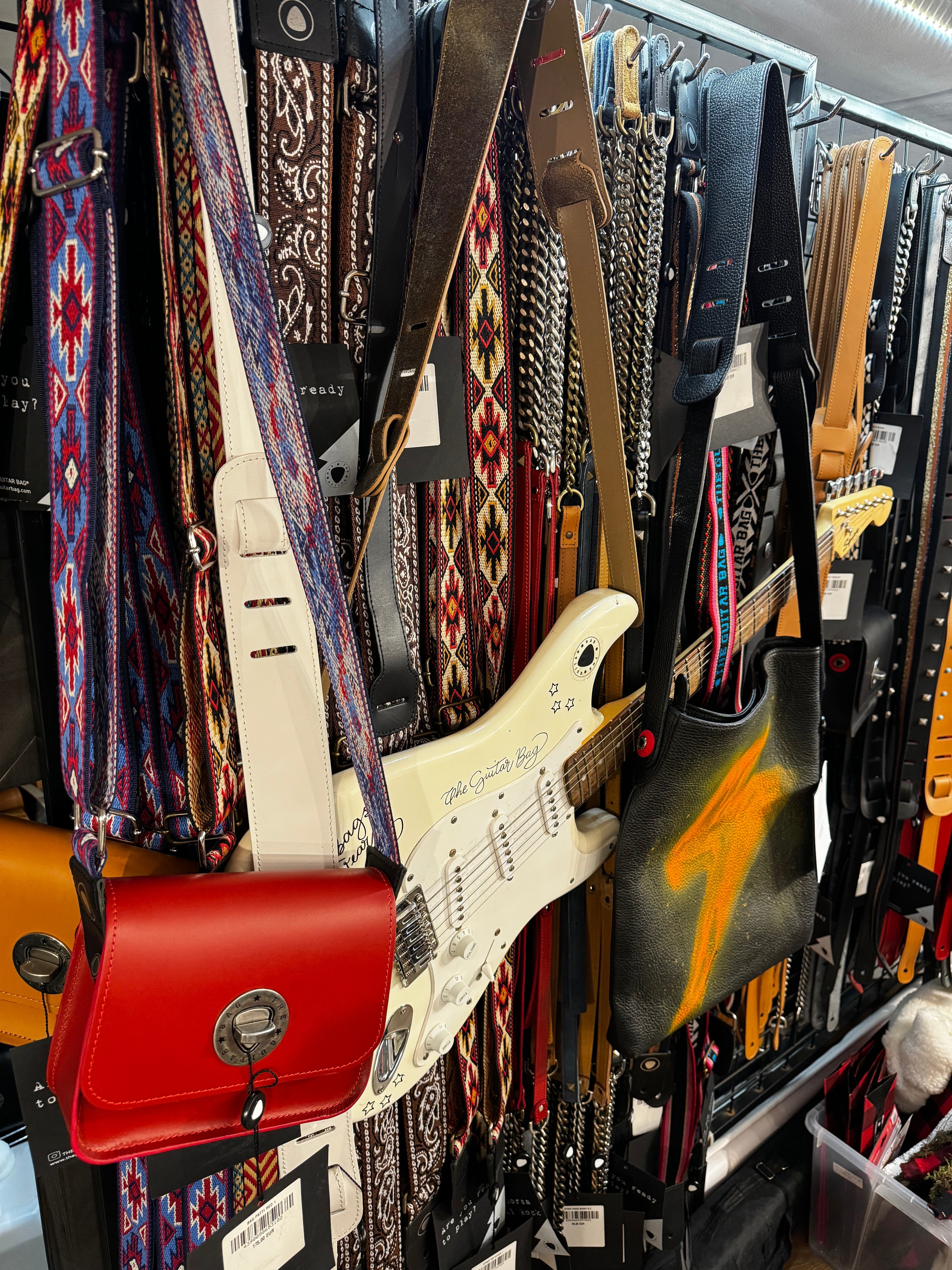 THE GUITAR BAG PROJECT: a unique shopping experience in Rome